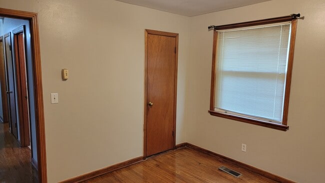 Building Photo - 1216 Rugby Dr