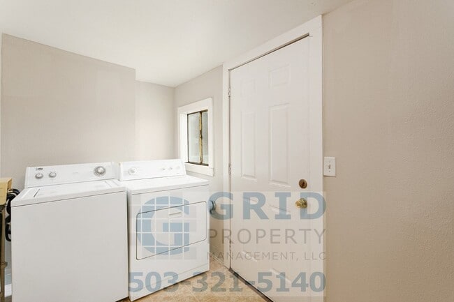 Building Photo - Spacious Craftsman Home - Huge Lot - N Portland!