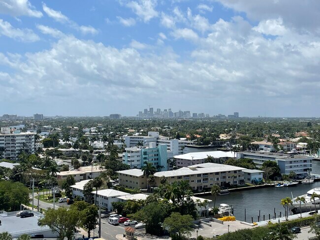 Building Photo - 3015 N Ocean Blvd