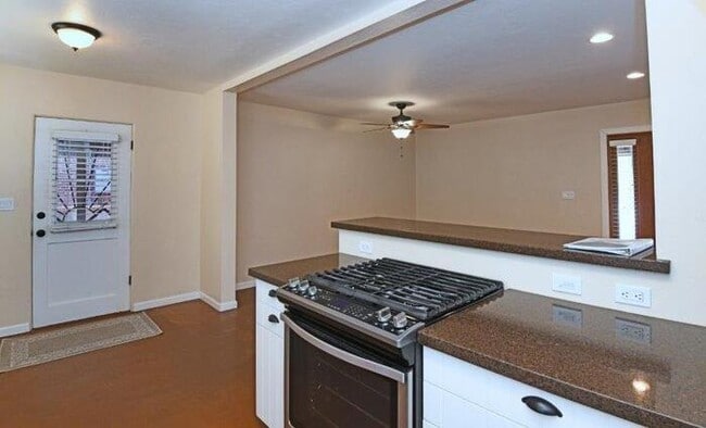 Building Photo - Charming Sam Hughes Brick Home with large ...