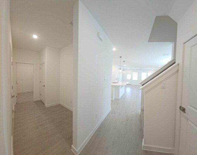 Building Photo - 8430 Bay Oaks Dr