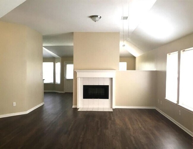 Building Photo - 21630 Wildcroft Dr