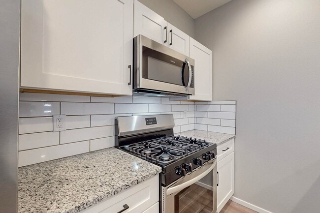 Building Photo - New Townhouse NE Heights 2/bedroom 1.5/bath 1/CG