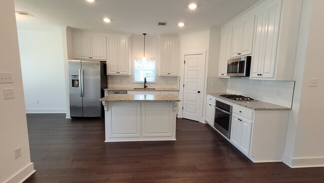Building Photo - 4bed/3bath single story home in Denham Springs!