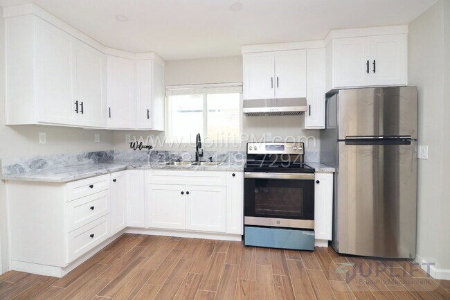 Building Photo - 10171 Empress Ave