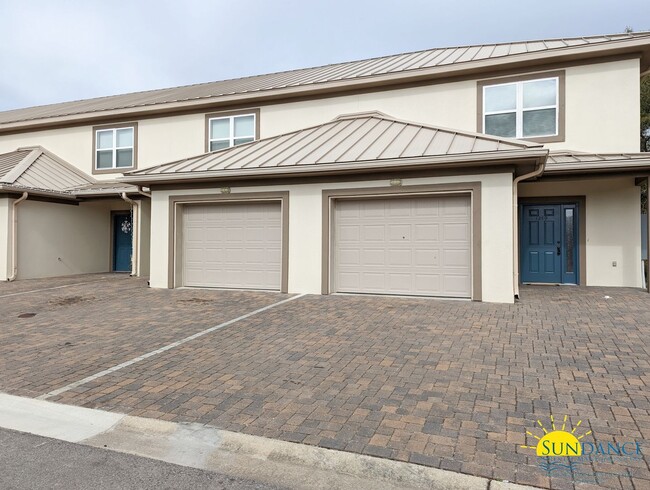 Primary Photo - Beautiful Townhouse close to Eglin and Hur...