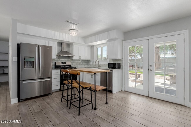 Building Photo - 1261 W La Jolla Dr