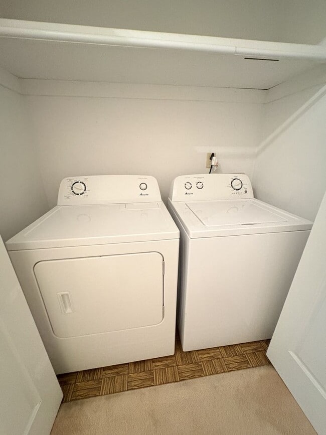 Building Photo - 3 BED / 2 BATH SINGLE FAMILY