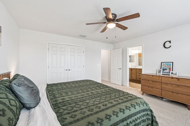 Building Photo - Beautiful 3/2.5/2 Home in St. Cloud