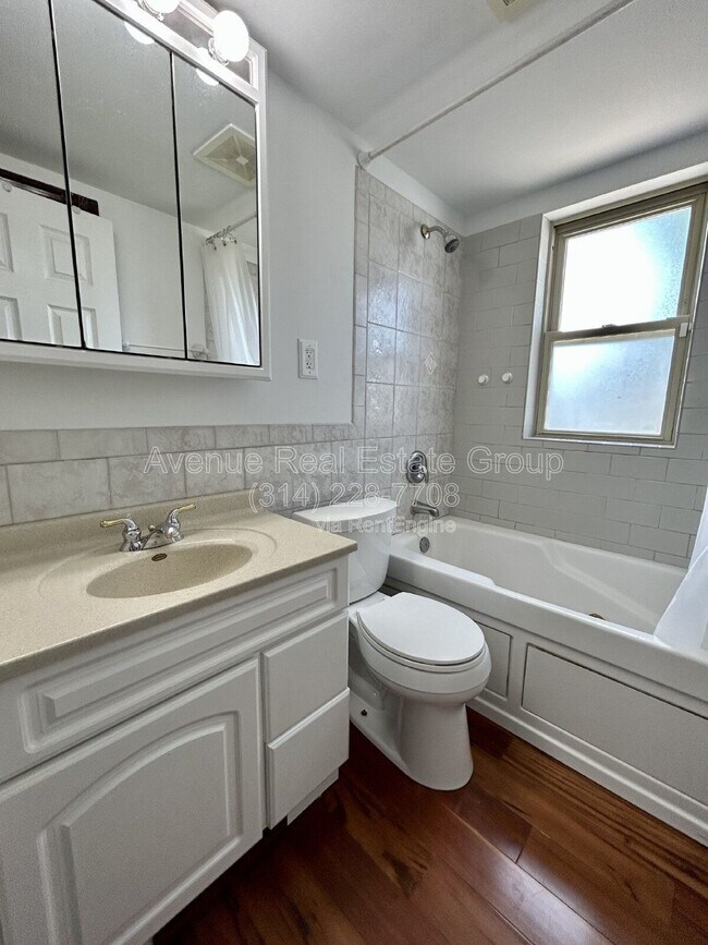 Building Photo - 9215 Meadowbrook Ln