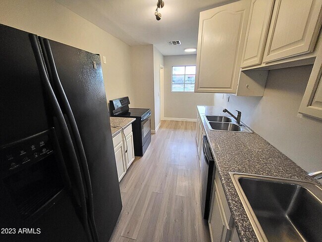 Building Photo - 2609 W McLellan Blvd