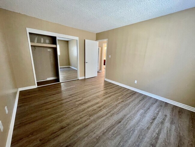 Building Photo - Remodeled 2 Bedroom 1 Bath