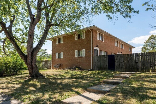 Building Photo - 1759 Lonsdale Rd