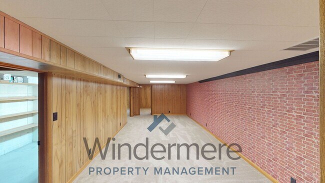 Building Photo - 2348 Frazier Dr