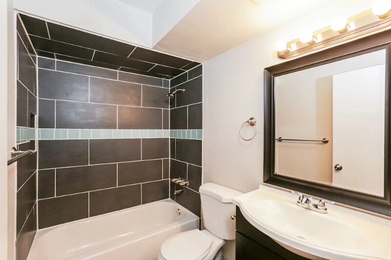 Building Photo - 4027 E Alta Vista Rd