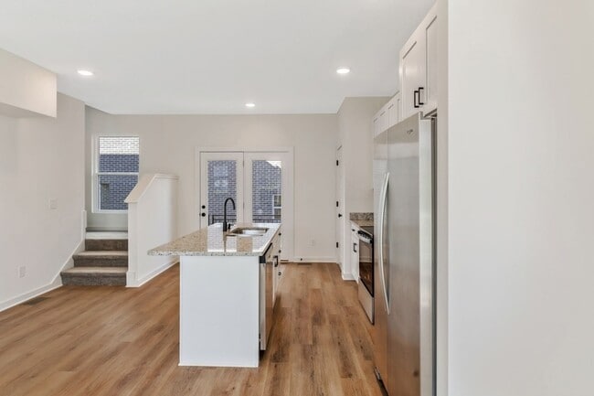 Building Photo - 310 Cedar St