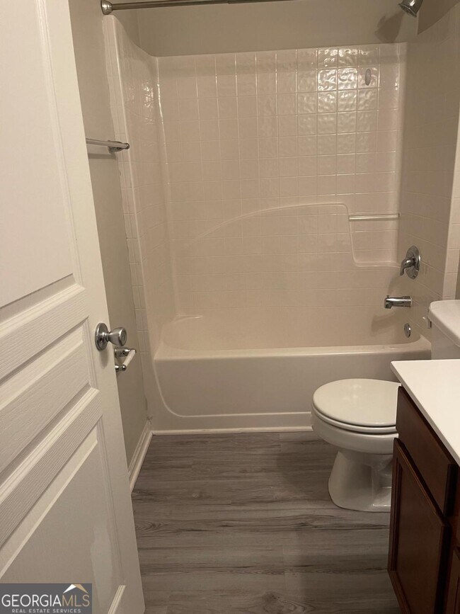 Building Photo - 331 Oakview Way