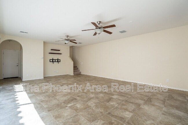 Building Photo - 1055 S Reber Ave