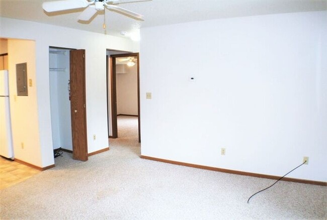 Building Photo - $1,095 | 2 Bedroom, 1 Bathroom 1st Floor C...