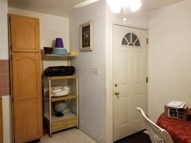 Building Photo - 1405 S New Hampshire Ave