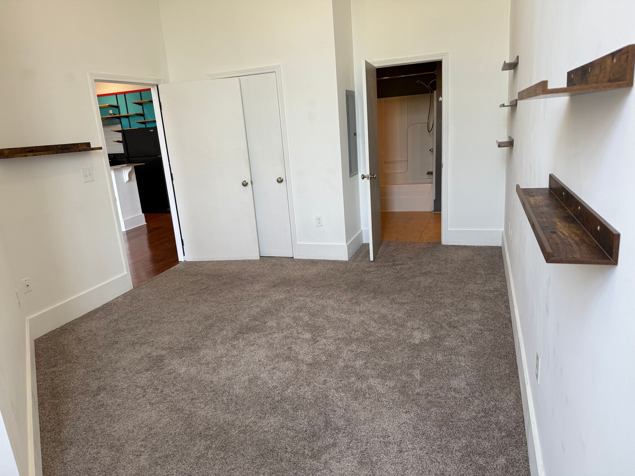 Building Photo - 130 E Glenwood Ave