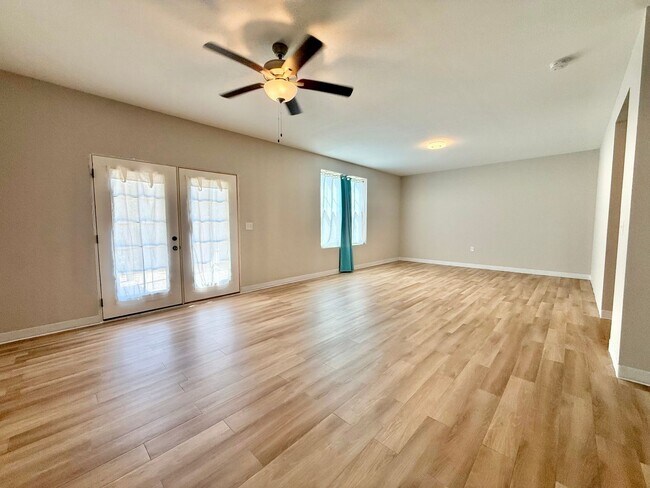 Building Photo - 516 Vivian Lee Ln