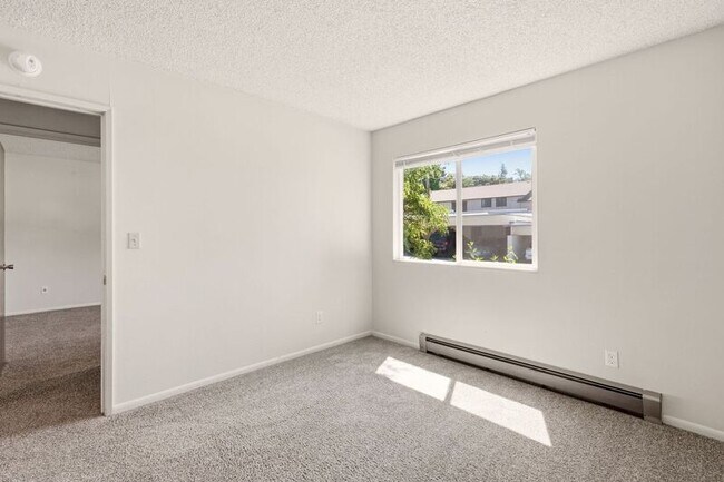 Building Photo - 3102 E 27th Ave