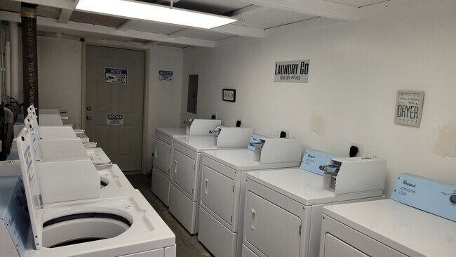 Building Photo - 1008 Main St