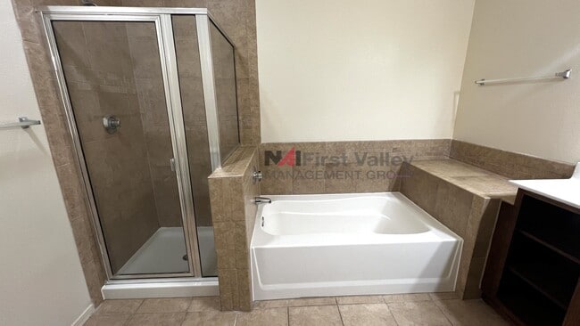 Building Photo - 3 Bedrooms, 2 Baths and a Single Car Garage