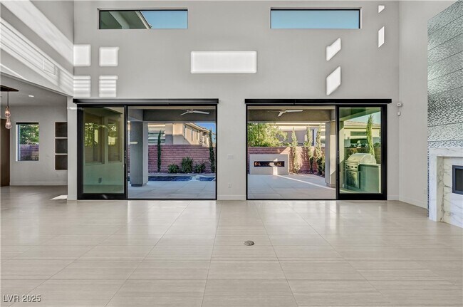 Building Photo - 68 Grey Feather Dr