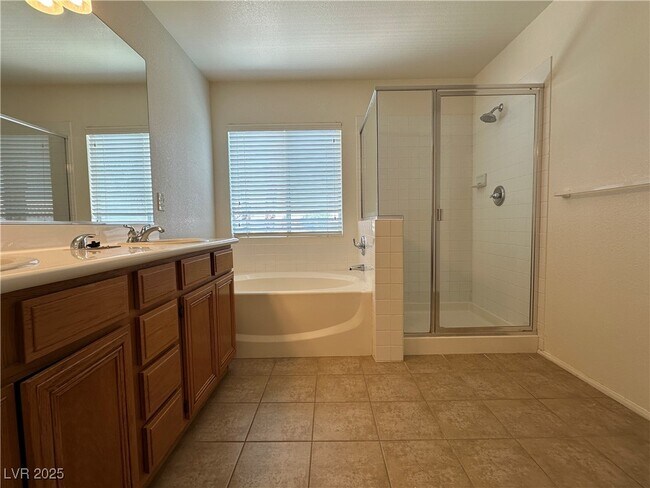 Building Photo - 2411 Brockton Way