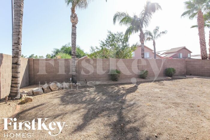 Building Photo - 2309 E Siesta Ln
