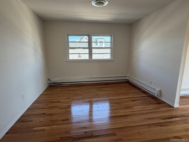 Building Photo - 561 E Olive St