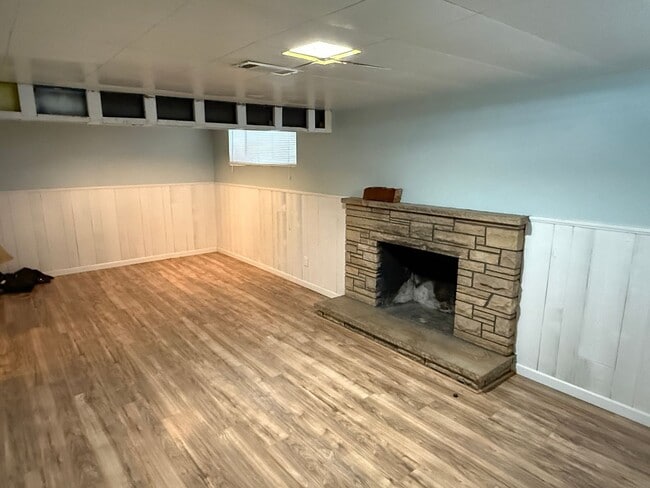 Building Photo - 5 Bedroom Home; Millcreek; 2800 sq ft; Large Fenced Yard