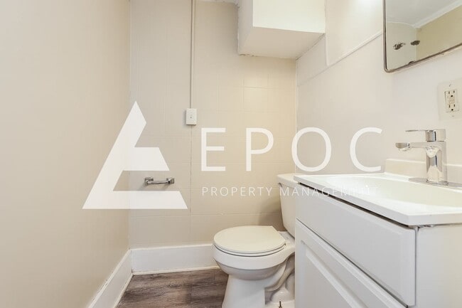 Building Photo - 515 Mentor St