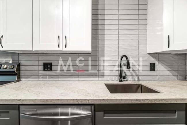 Building Photo - One Bedroom Palm Springs Villas