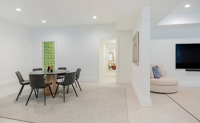 Building Photo - 30 Rosko Ln