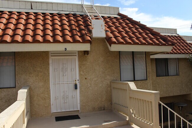 Building Photo - 2 bedroom/2 bath condo located in the Tang...