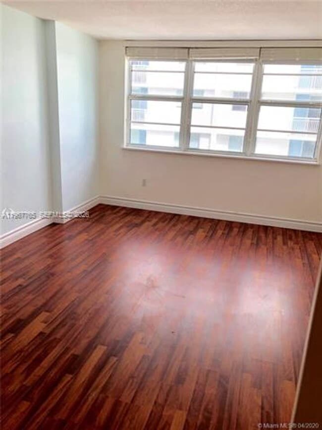 Building Photo - 6917 Collins Ave