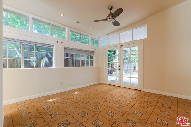 Building Photo - 22750 Clarendon St