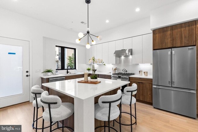 Building Photo - 261 Delmar St