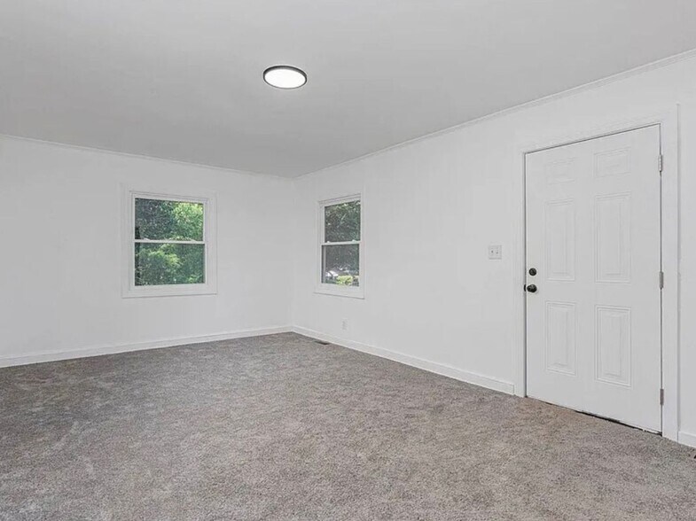 Building Photo - 312 Pineneedle Rd