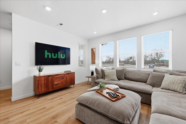 Building Photo - 4226 W Perspective St