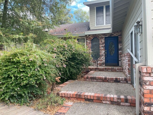 Building Photo - Short term 4-8 mo.  rental-Lake view 3 bedroom, 3 bath plus office in Lake Wildwood, Penn Valley, CA