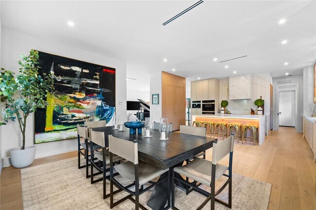 Building Photo - 2015 Country Club Prado