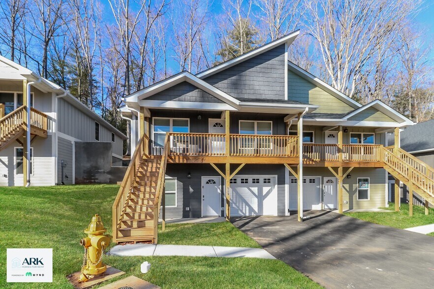 Building Photo - 440 Little Sycamore Ln