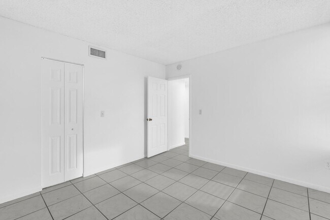 Building Photo - 2350 NE 135th St