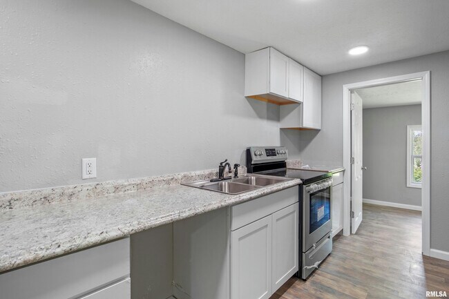 Building Photo - 1301 N Osburn Ave