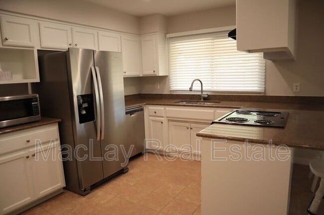 Building Photo - 5415 S Hazelton Ln