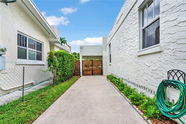 Building Photo - 1624 SW 11th Terrace